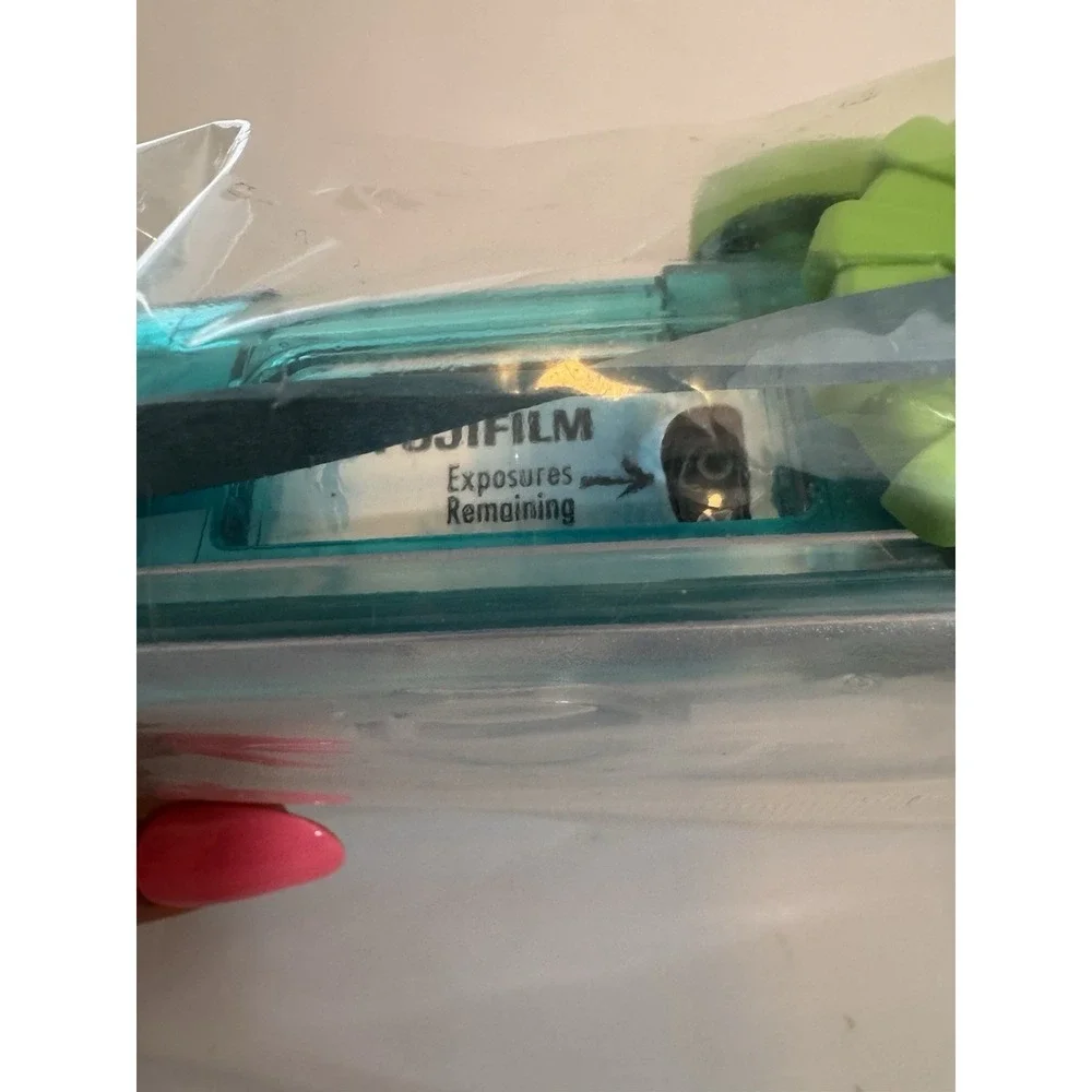 Fujifilm Quicksnap Waterproof One Time 35mm Camera 27 Exposures Open box